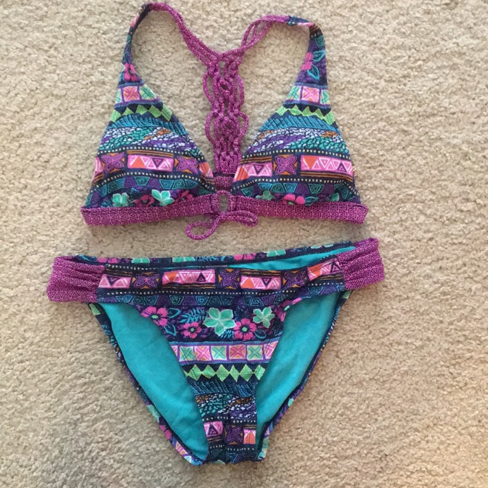 Bikini set.